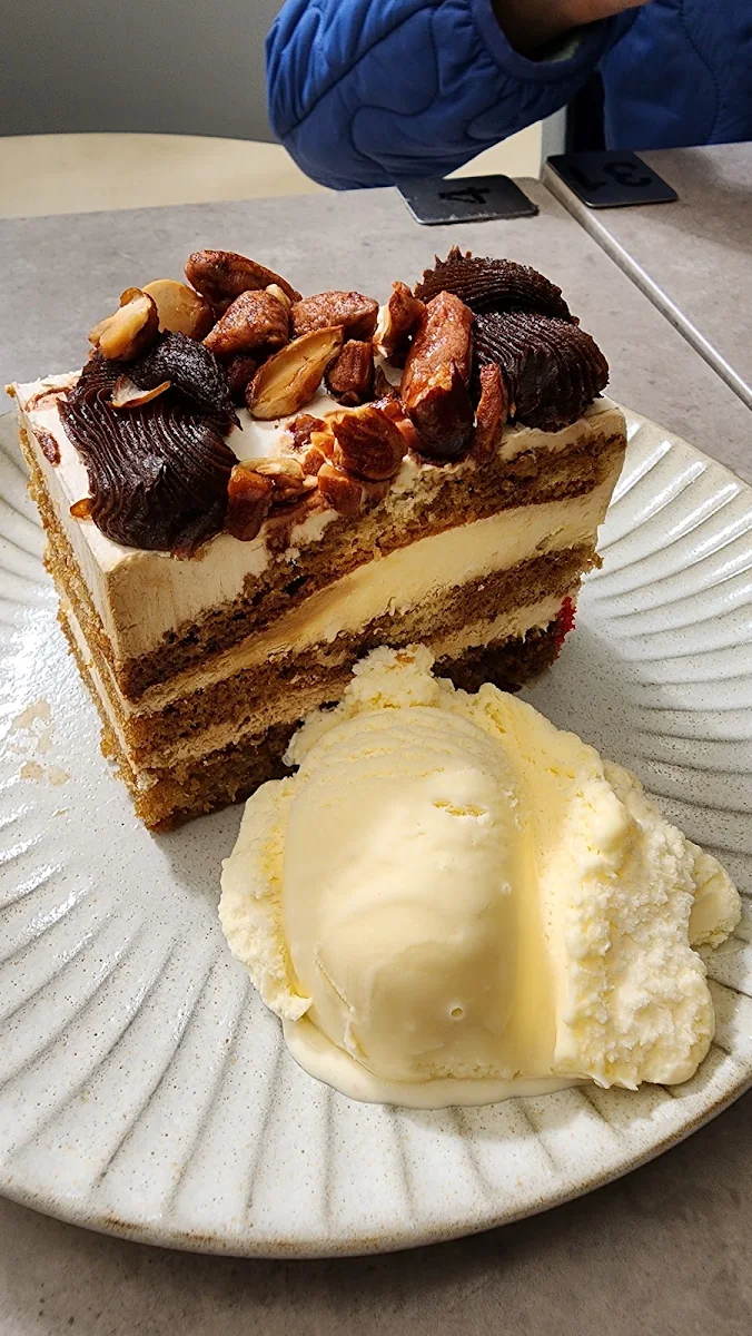 Tiramisu Cake