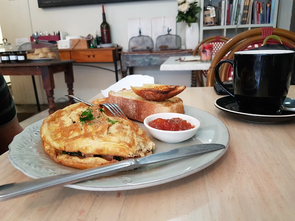Omlets, Little Paris Café