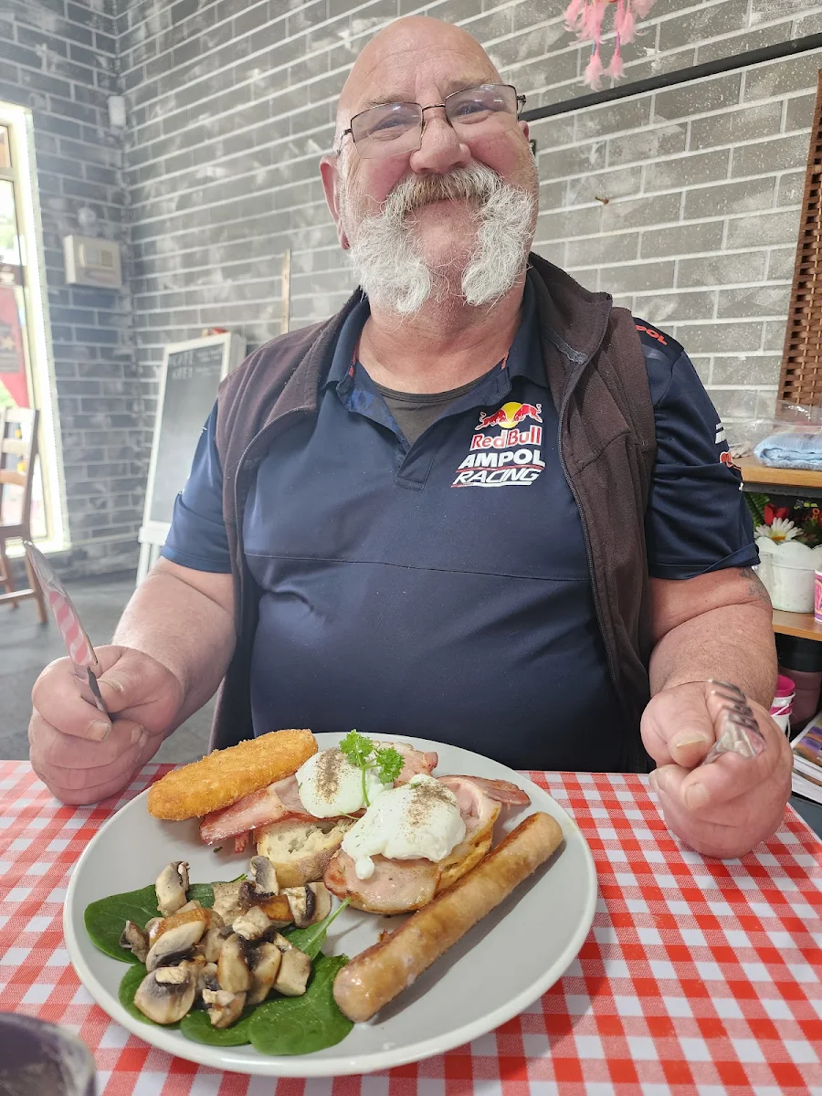 Highlights, Wendy May's Cafe
