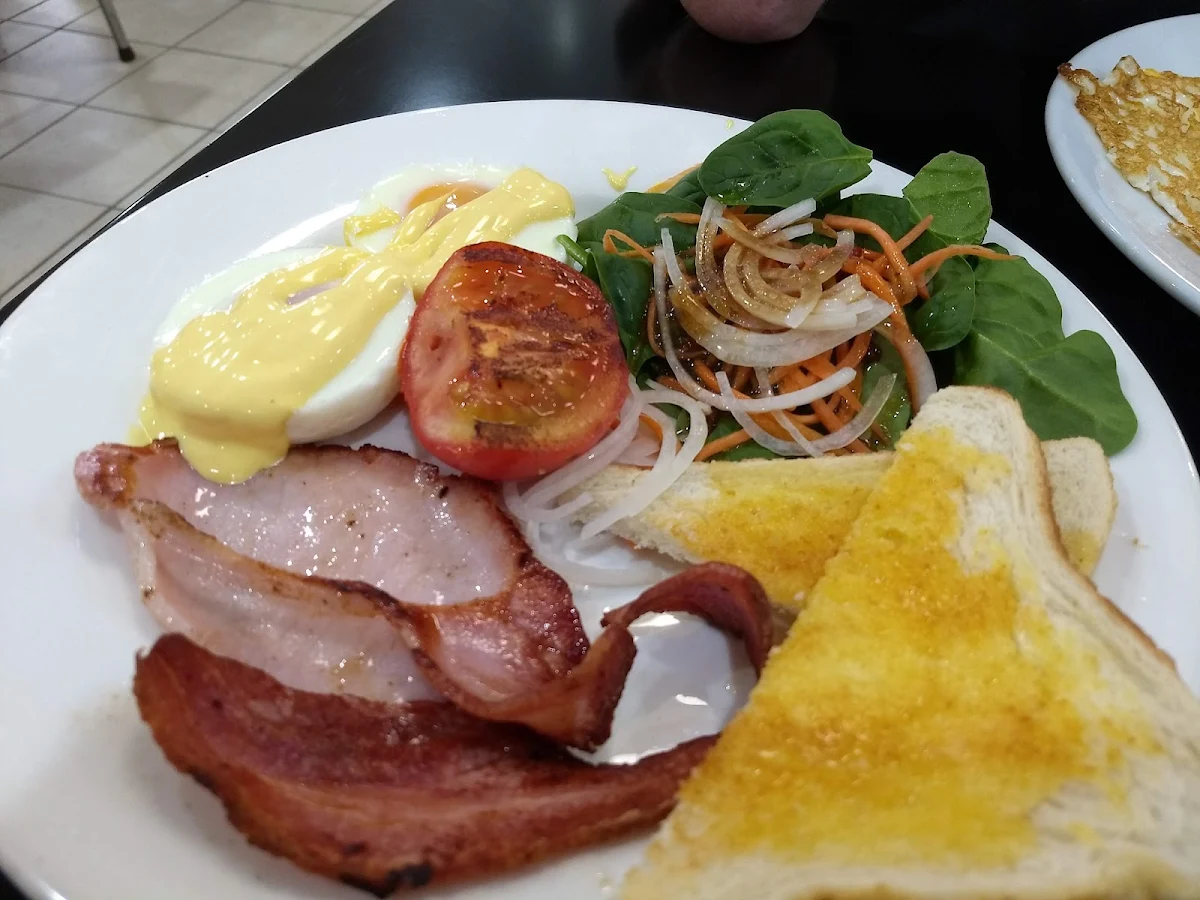 Eggs Benedict, Delite Cafe