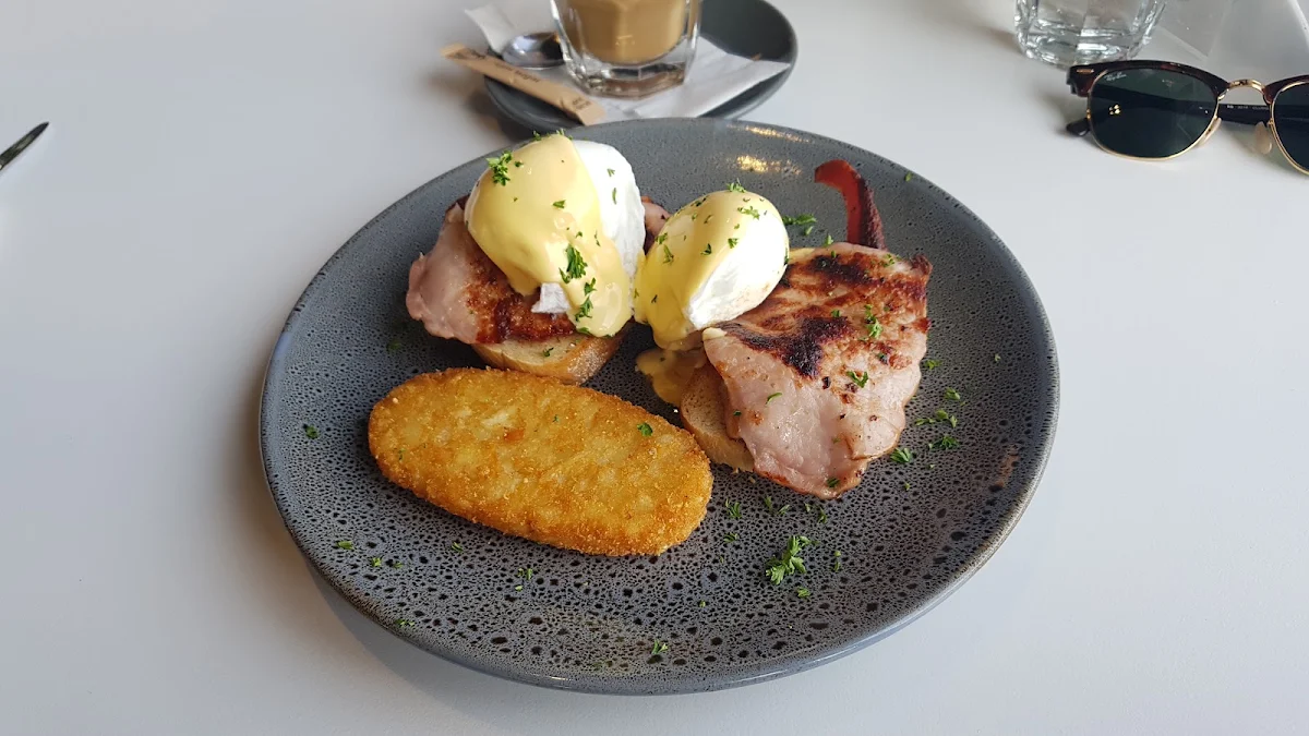 Eggs Benedict, Jude's Cafe