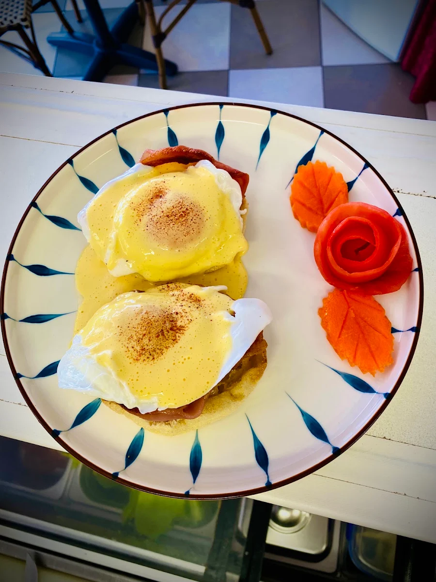 Egg Benedict Extra Avocado