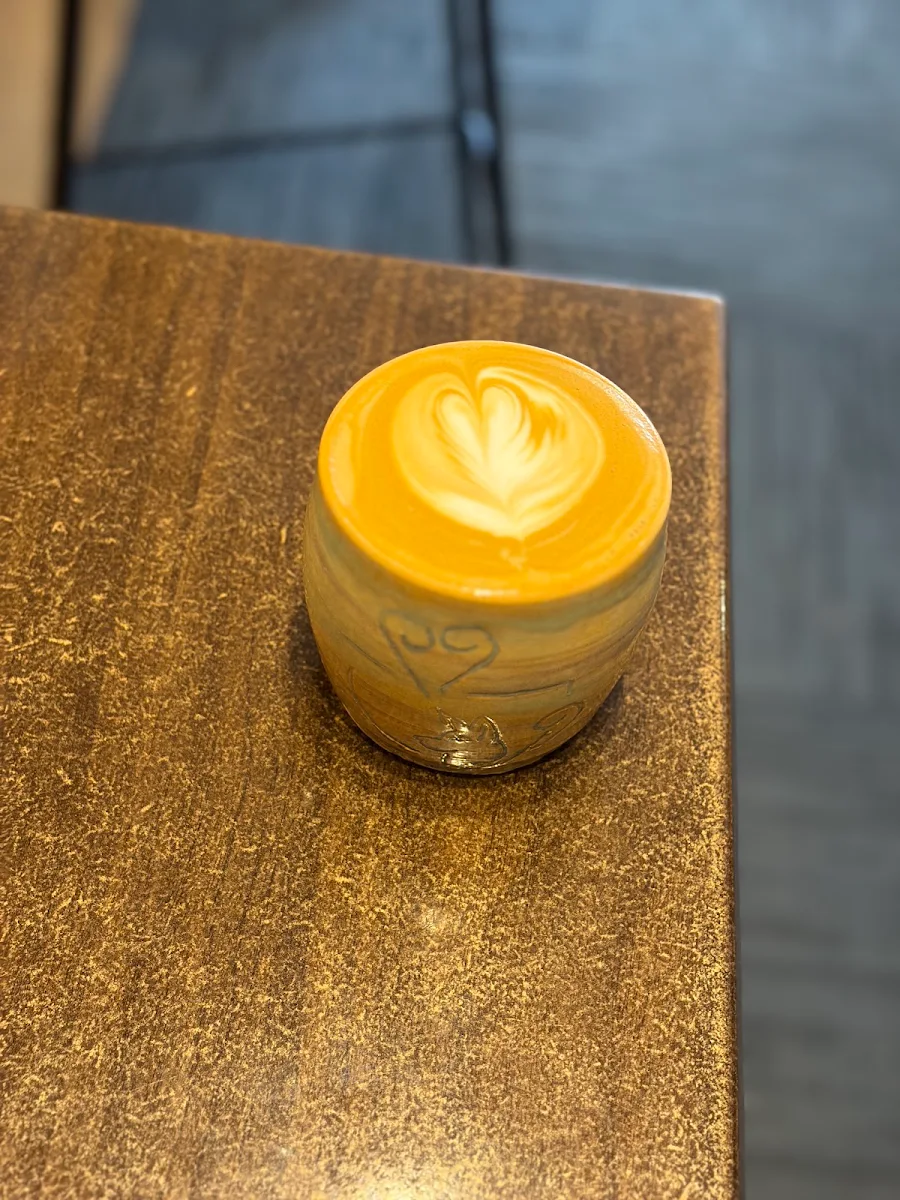 Highlights, The Dingo cafe