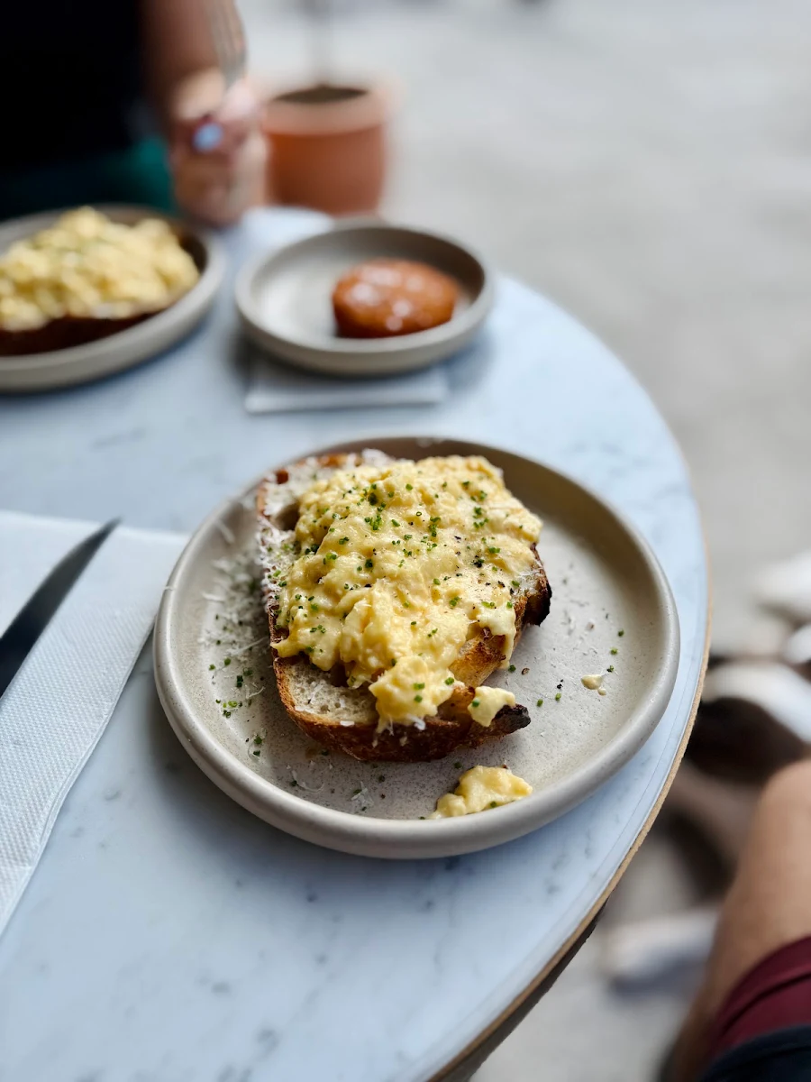 Scrambled Eggs, Café Loulou