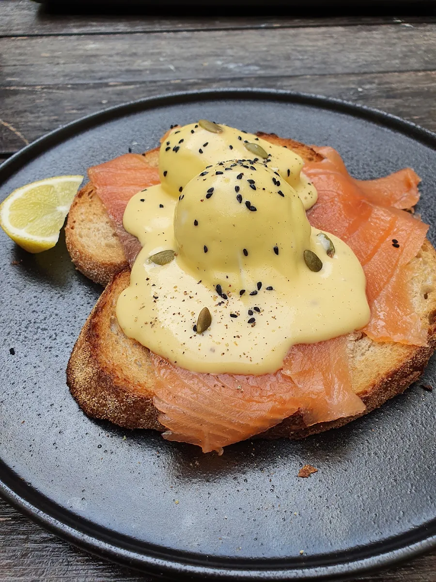 Salmon Benedict