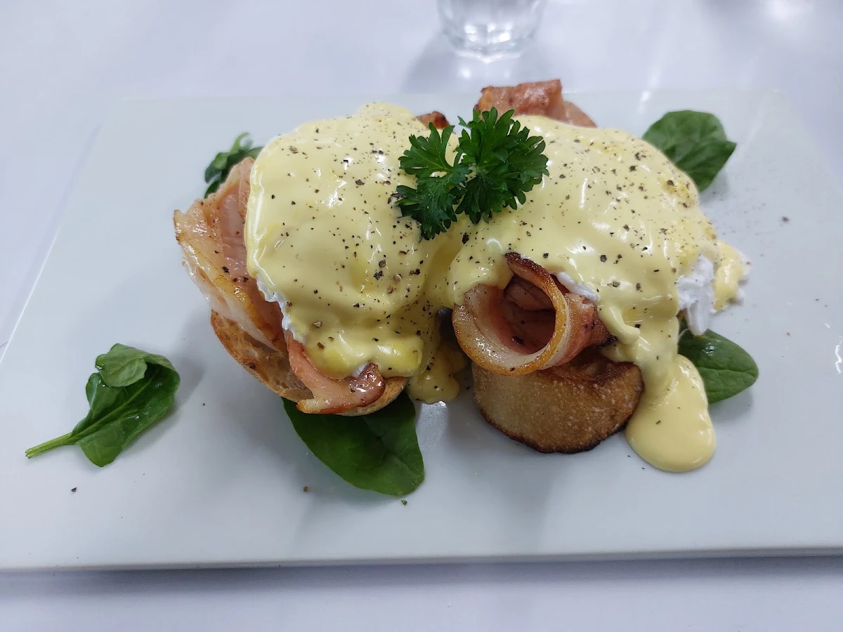 Eggs Benedict with Bacon