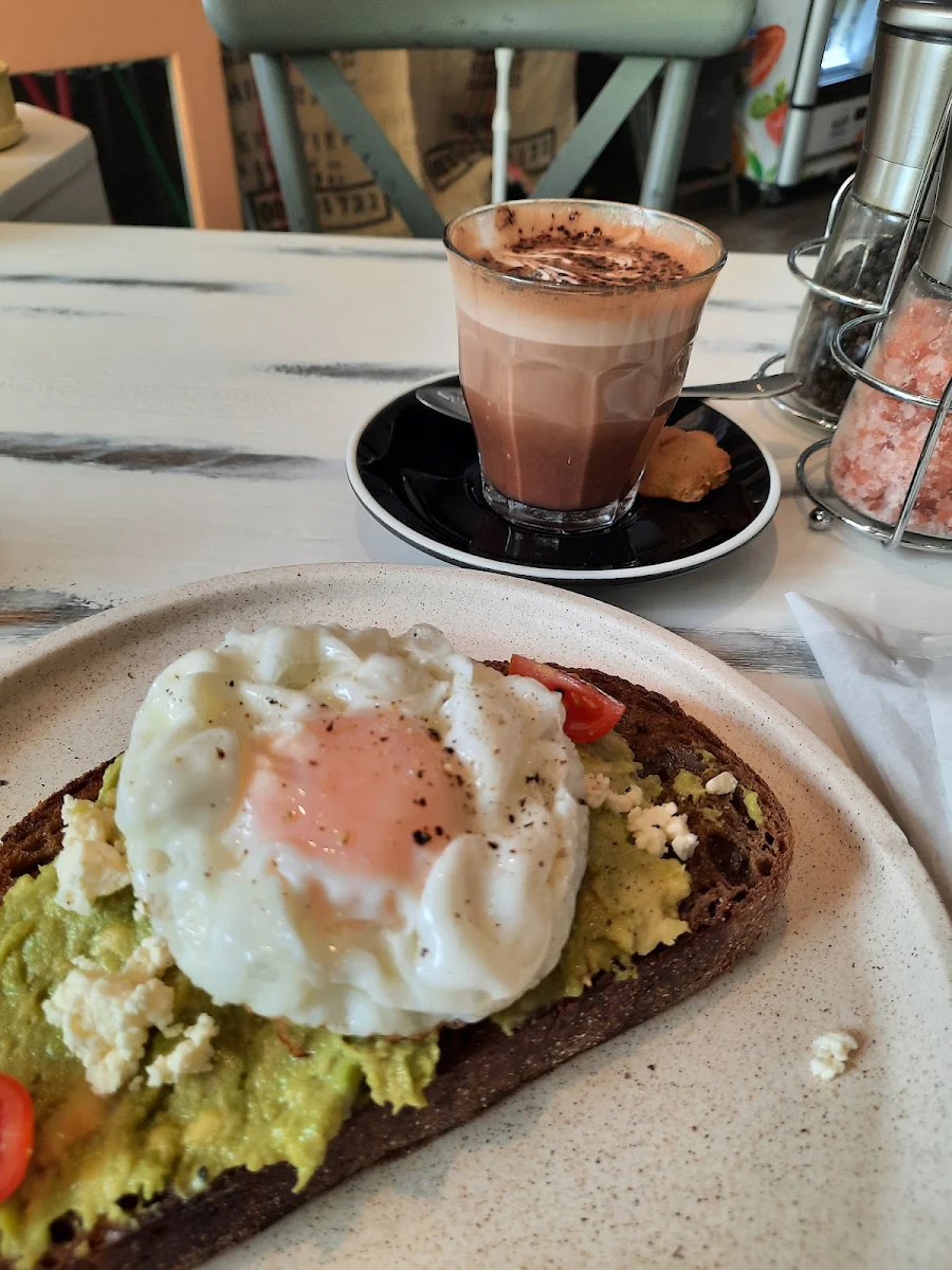 Smashed Avo with Egg on Toast