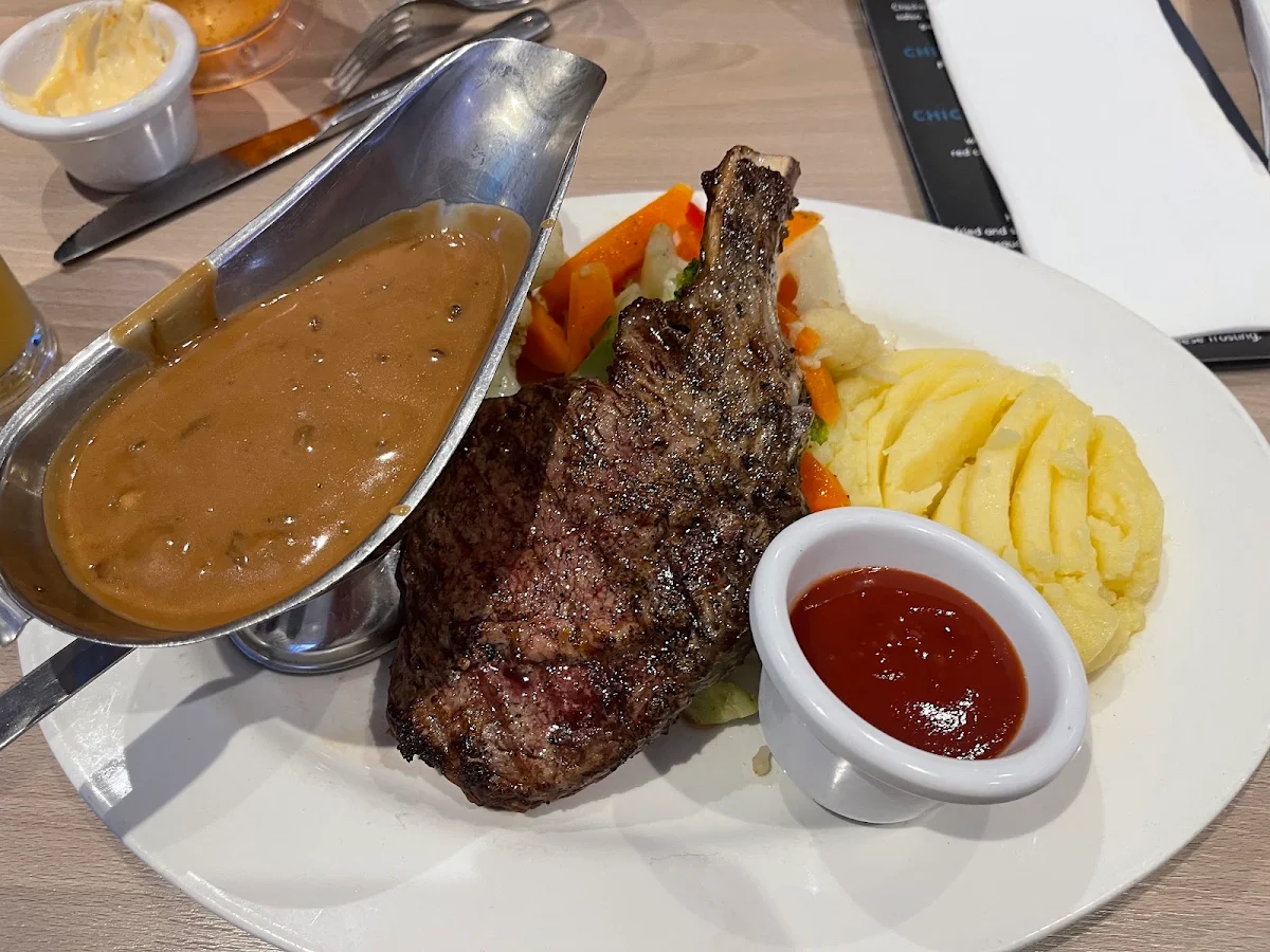Rib Eye Steak with Steamed Veggie and Mashed Potato