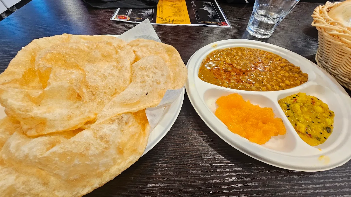 Highlights, Lahori khabbay Restaurant (Open till late at night)