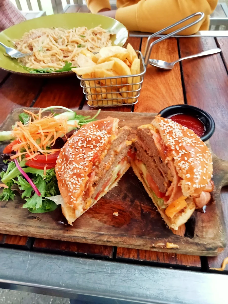 Beef Burger, Mr Brooks Stonegrill & Bar