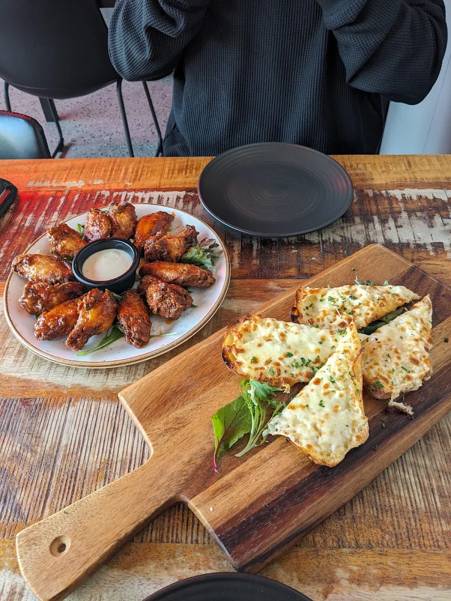 Buffalo Wings, Mr Brooks Stonegrill & Bar