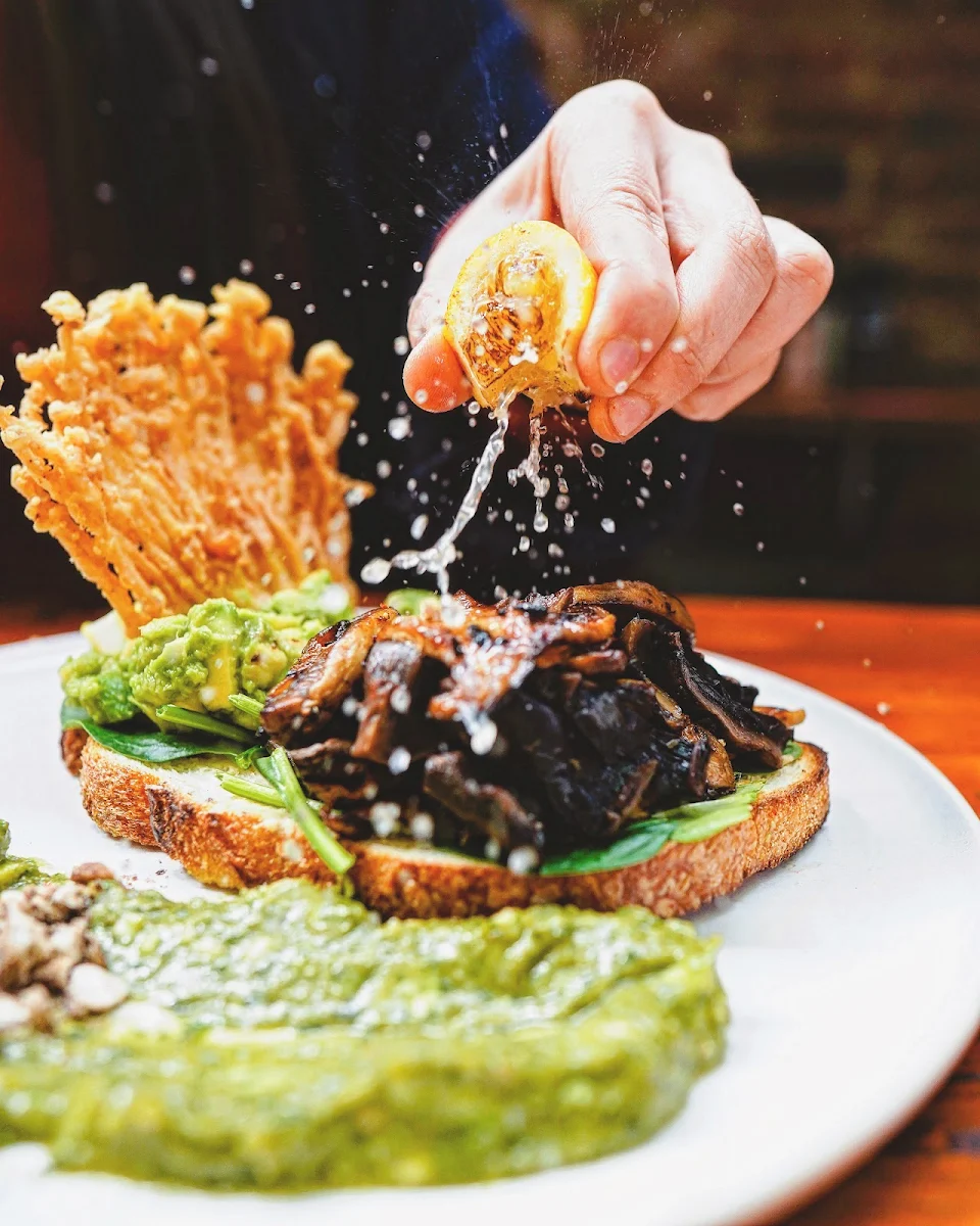 Chilli Smashed Avocado, SANTUCCI‘s