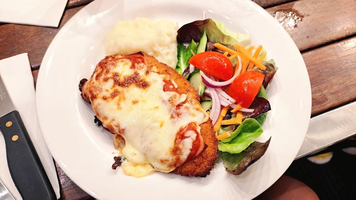 Chicken Schnitzel, Indooroopilly Hotel