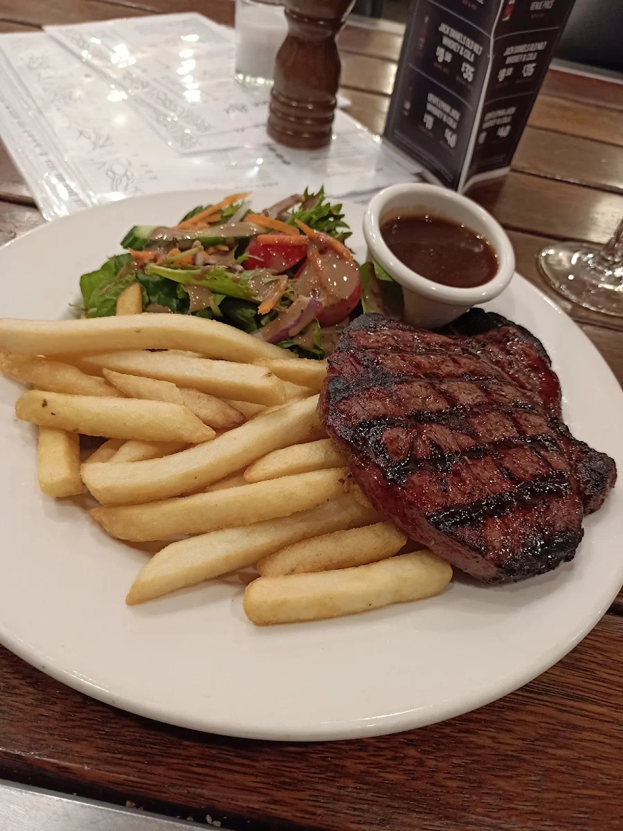 Steak Chips and Salad, Indooroopilly Hotel