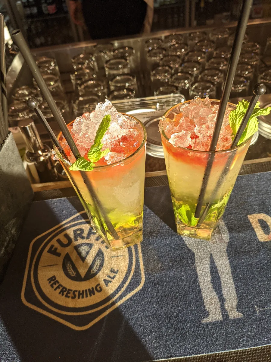 Highlights, Timeless Bar & Lounge