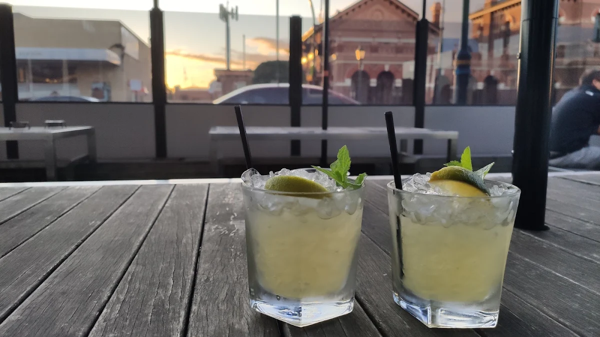 Highlights, Timeless Bar & Lounge