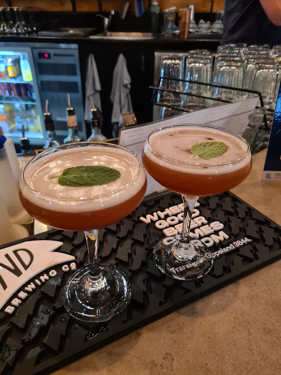 Highlights, Timeless Bar & Lounge