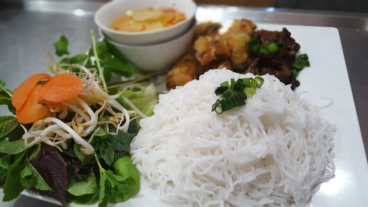 Highlights, QUÁN HƯƠNG-VIETNAMESE FOOD &Takeaway