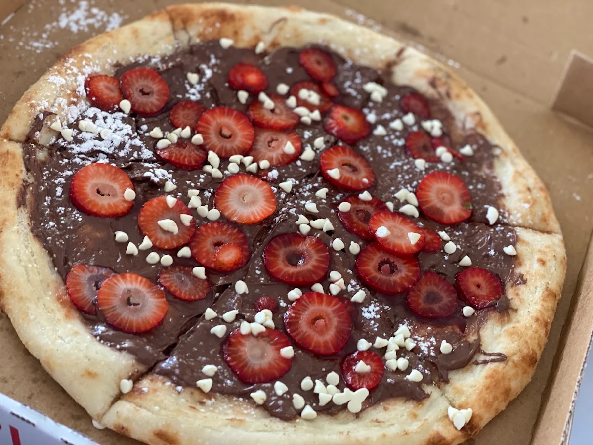 Nutella & White Chocolate Strawberry Pizza V