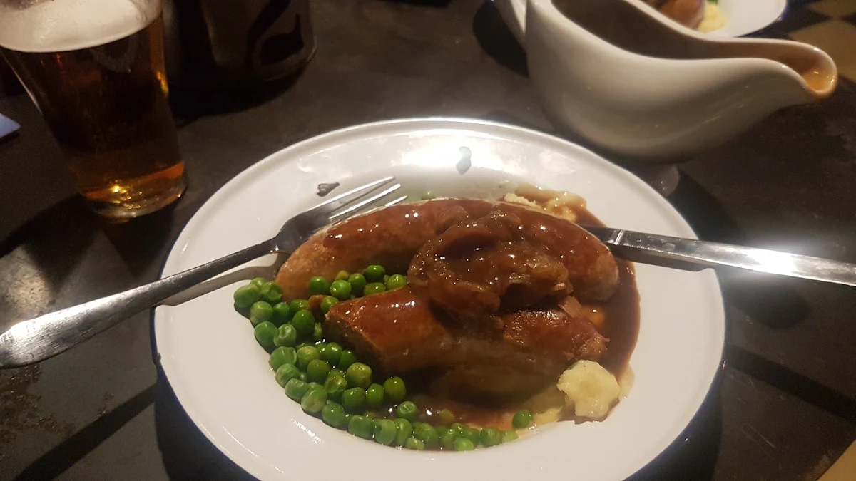 Bangers and Mashed Potatoes with Gravy