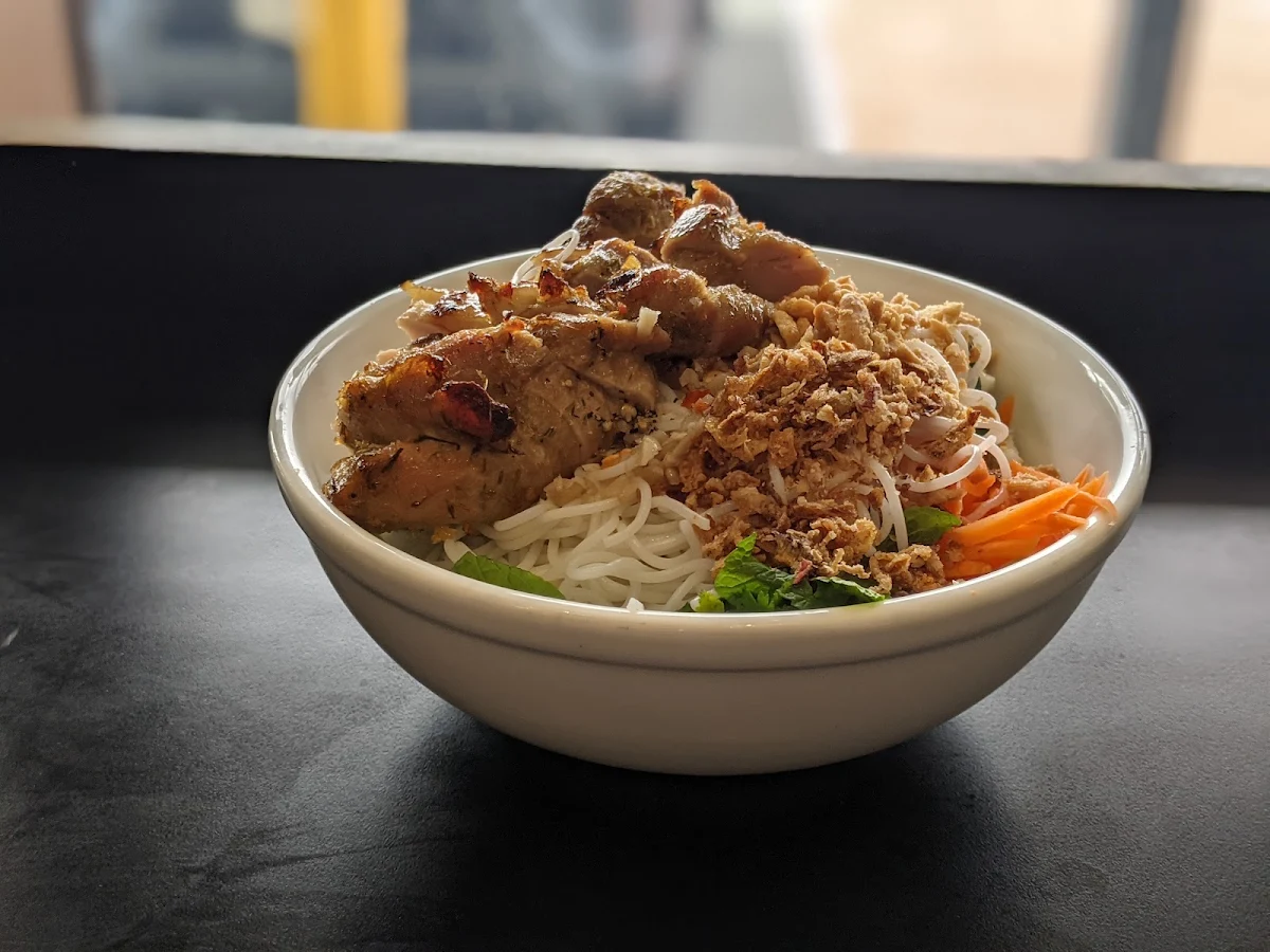 Grilled Lemongrass Chicken Vermicelli Bowl