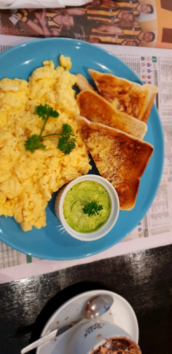Scrambled Eggs N Avocado