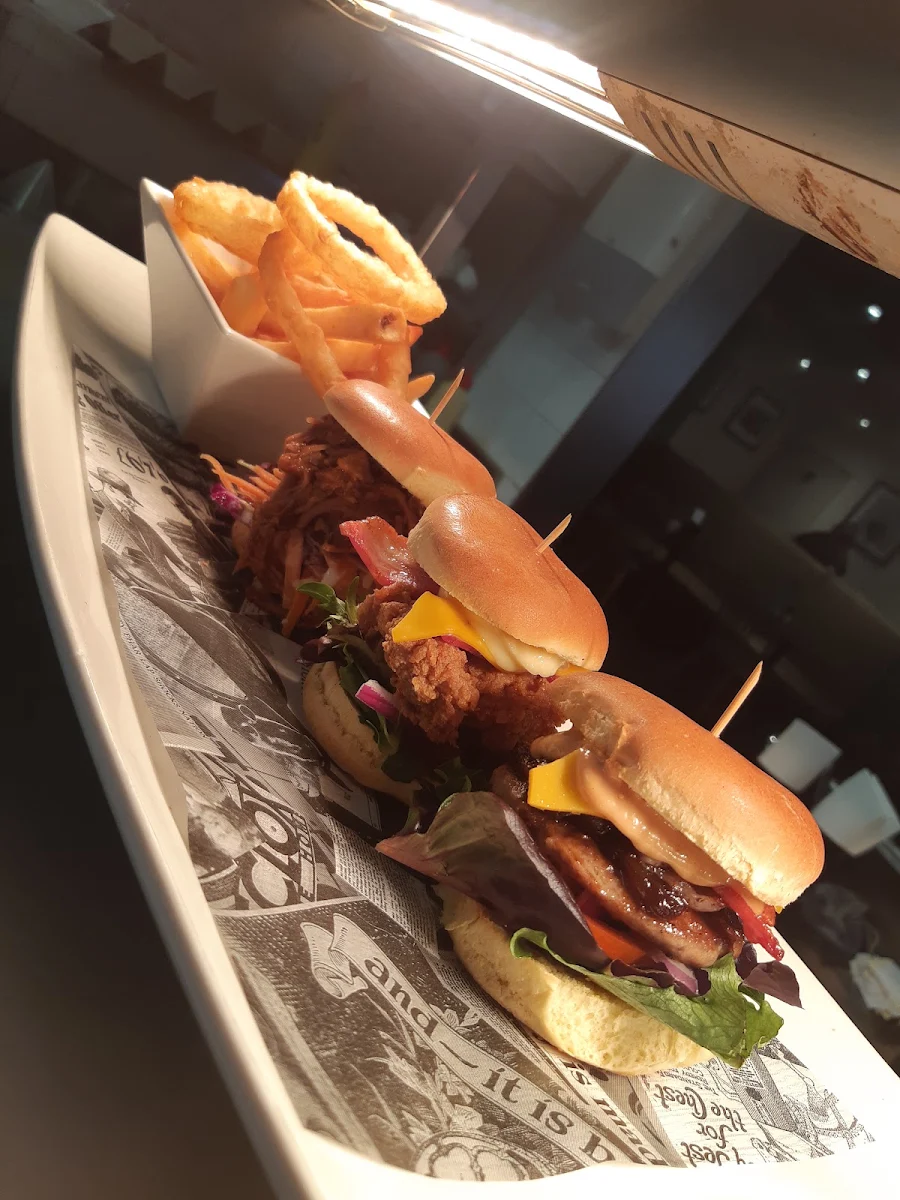Highlights, Olinda Creek Hotel