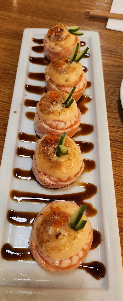 Seared Salmon Roll