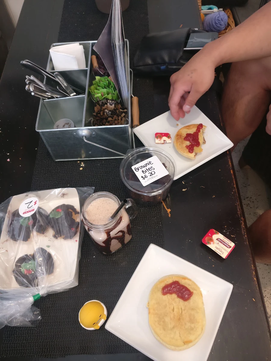 Highlights, Glen's Bakery Cafe