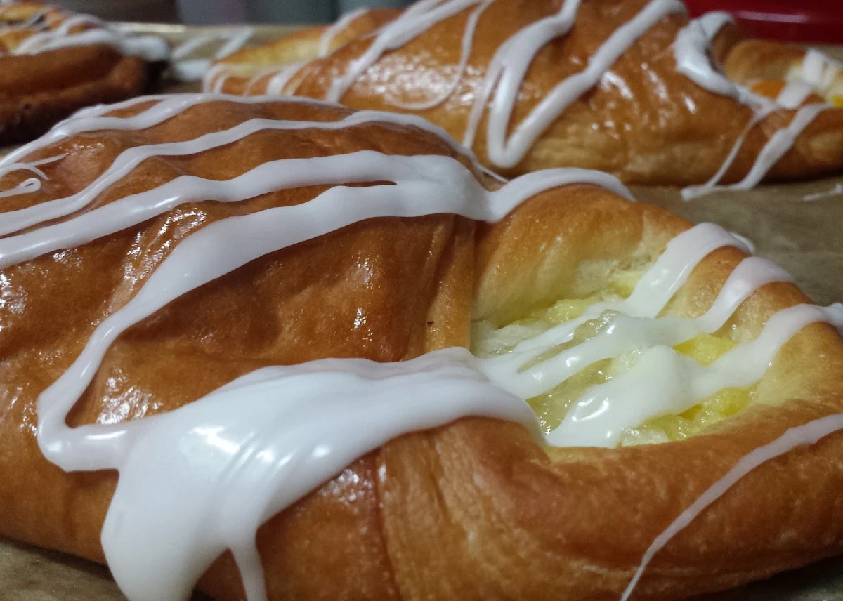 Highlights, Glen's Bakery Cafe