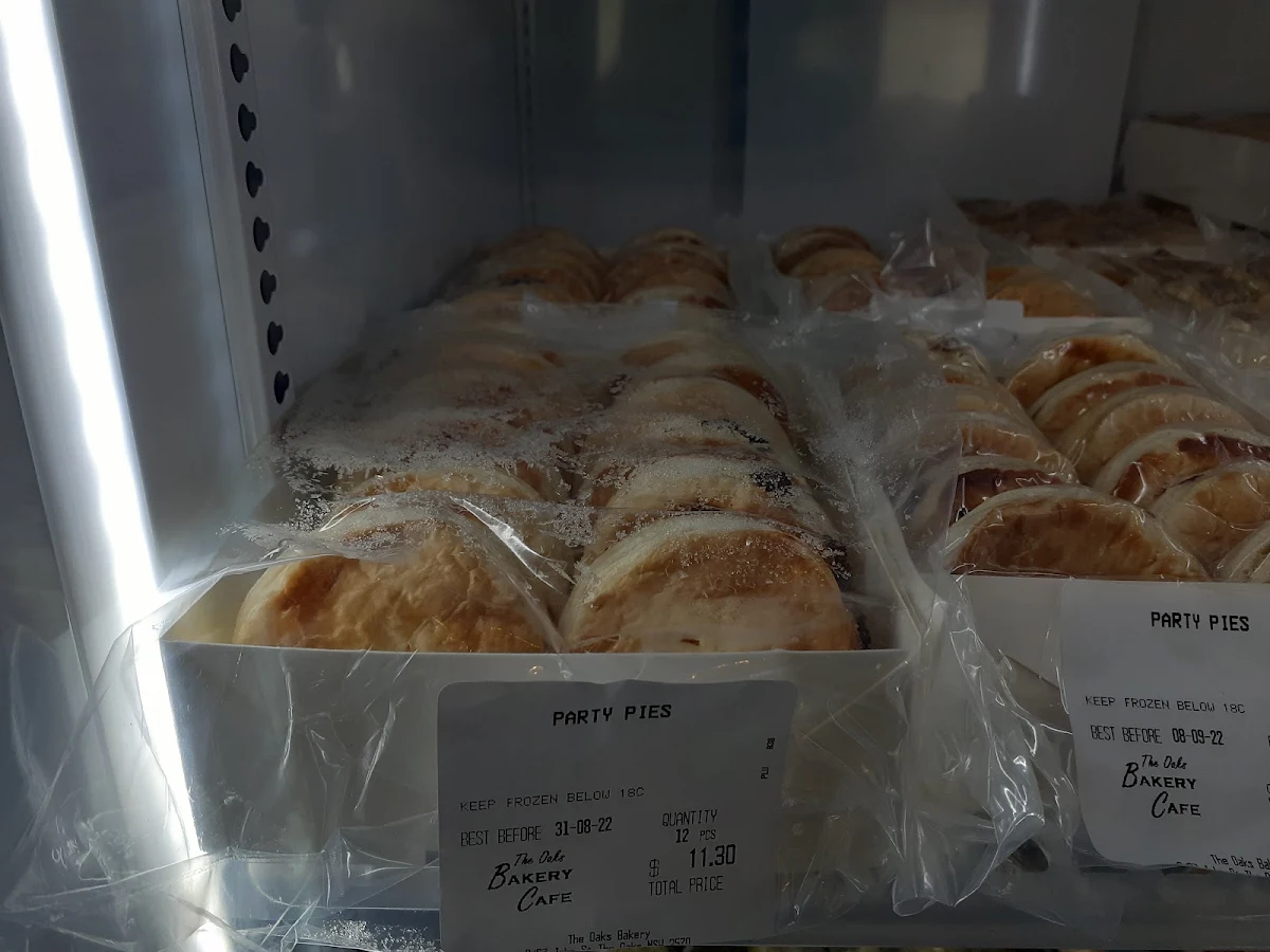 Highlights, Glen's Bakery Cafe