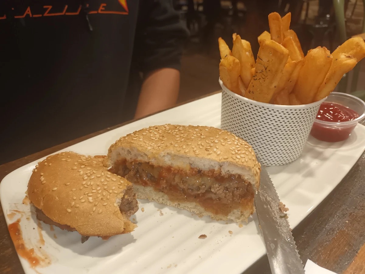 Dynamic Beef Cheeseburger 2170 KJ, Grill'd Burgers - Claremont Quarter