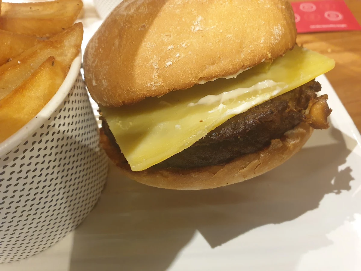 Fable Spicy Cheeseburger, Grill'd Burgers - Claremont Quarter