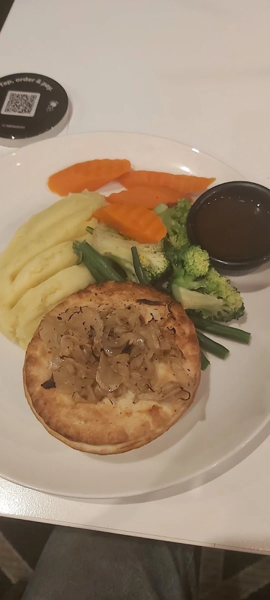Beef & Red Wine Pie, Caringbah Hotel