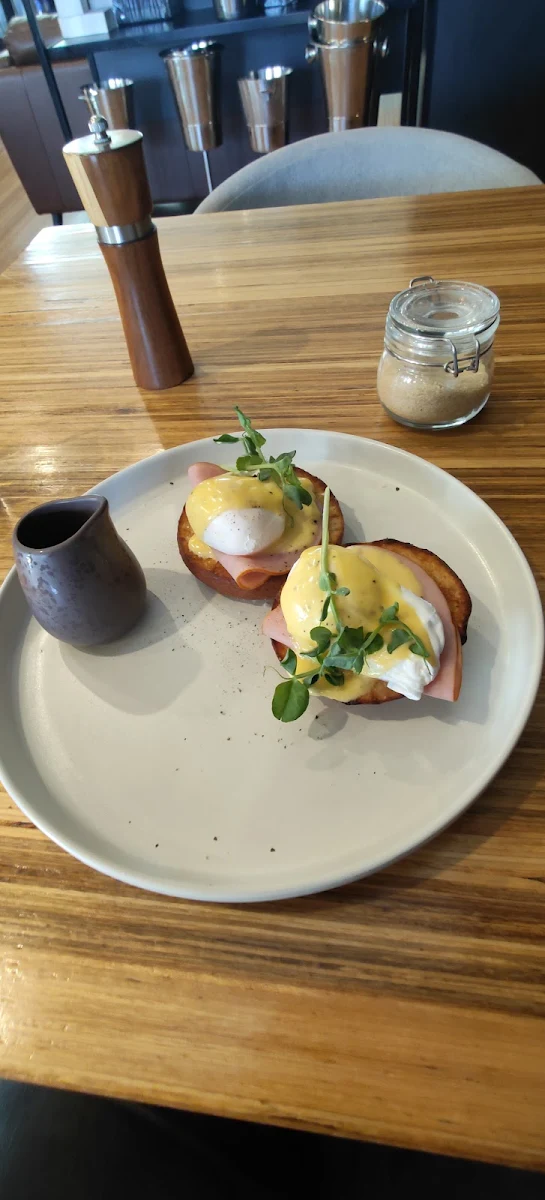 Eggs Benedict, Bluestone Bar & Kitchen