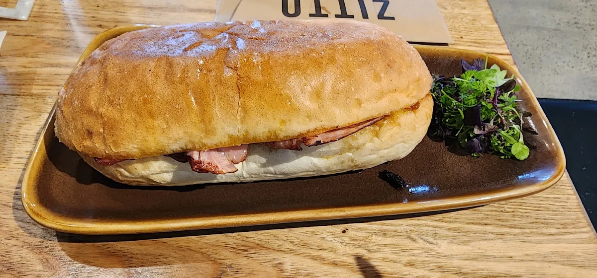 Brekky Burger, Zitto Elizabeth