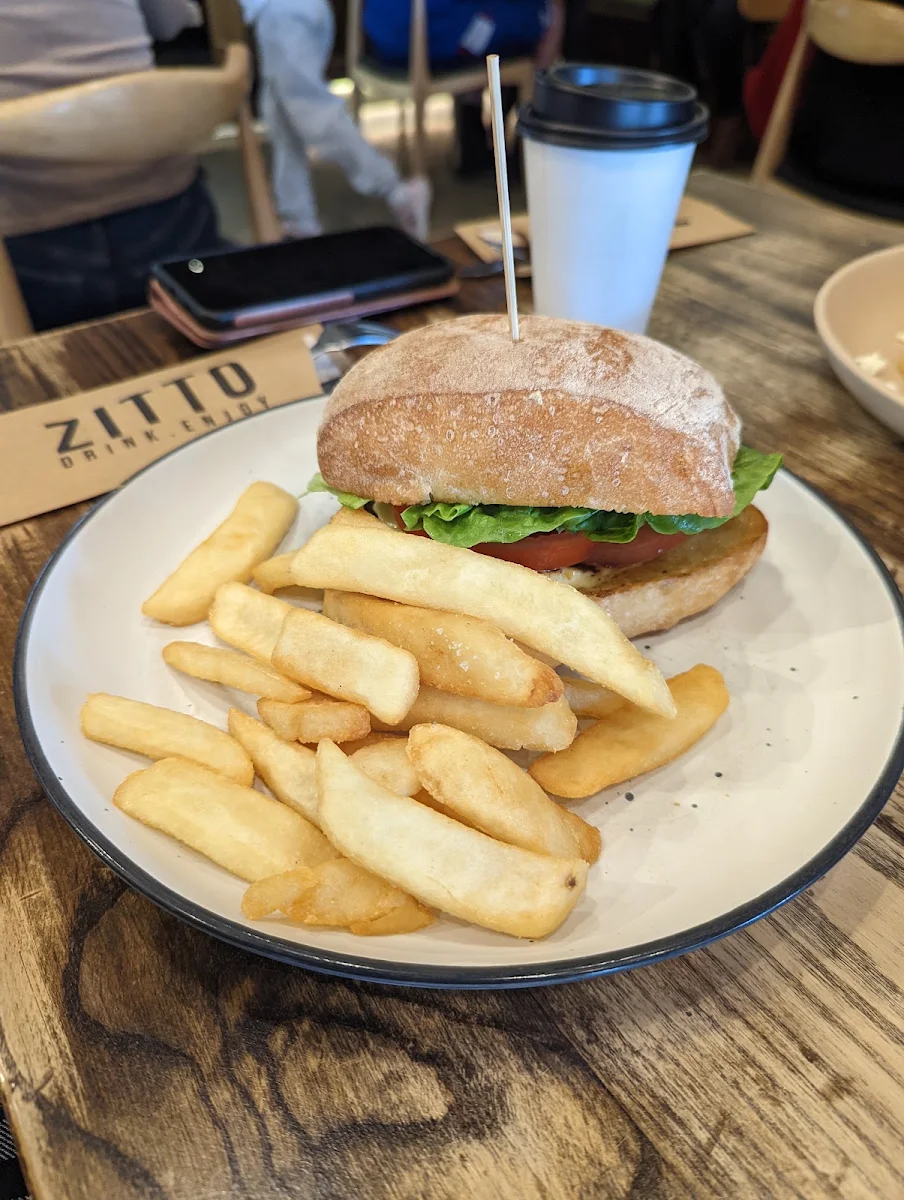 Chicken Blat, Zitto Elizabeth
