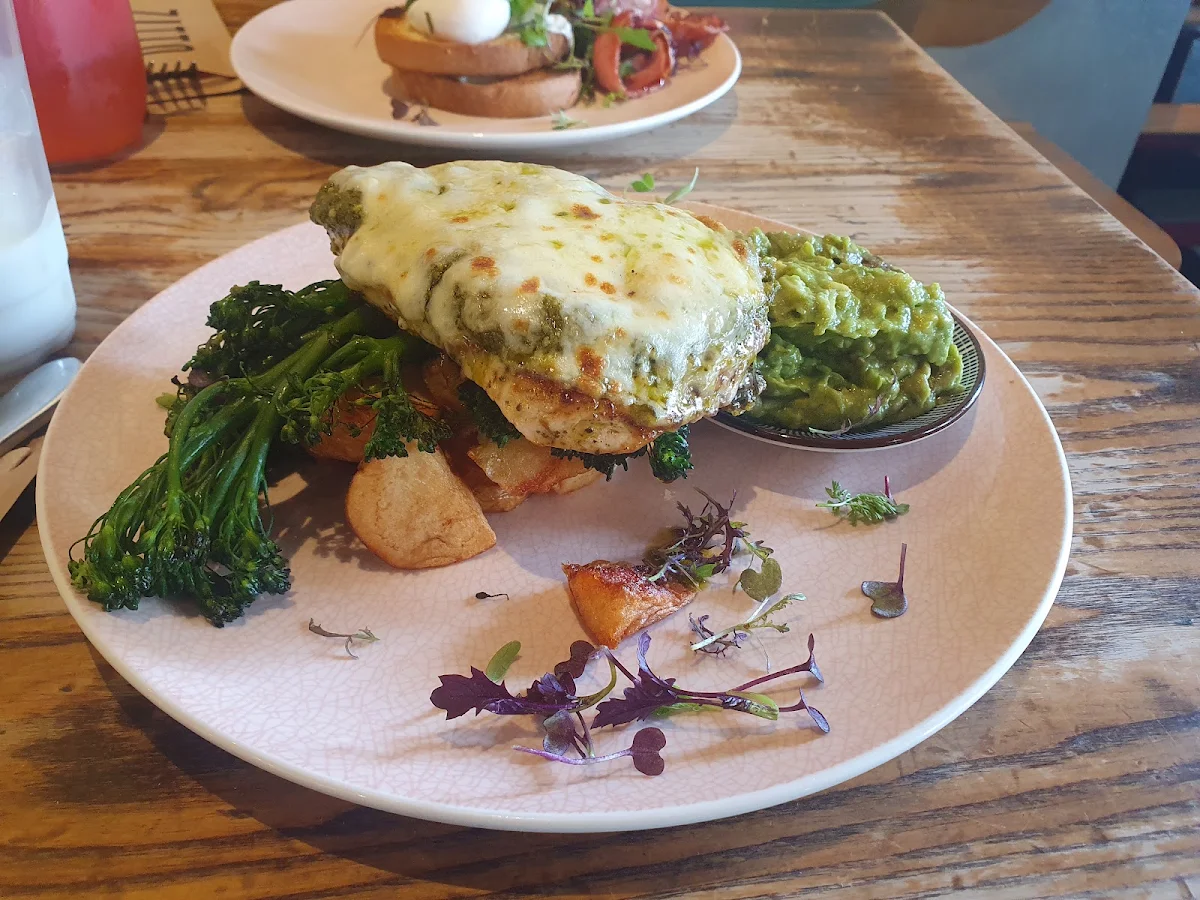 Chicken Schnitzel, Zitto Elizabeth