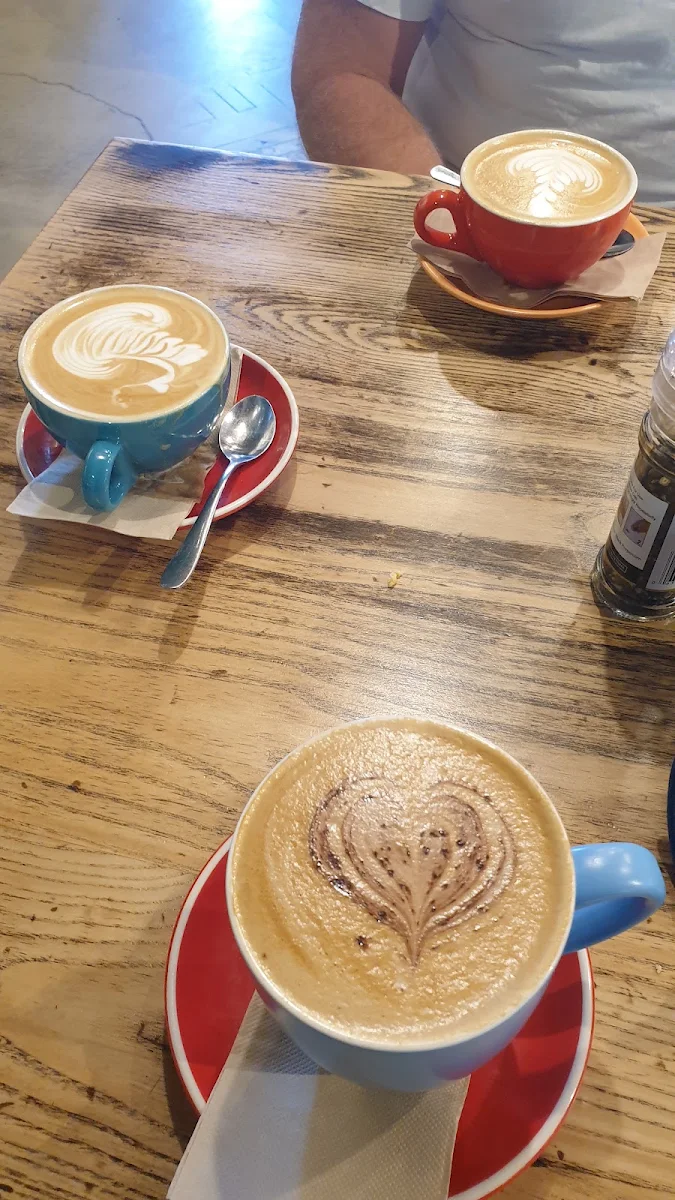Coffee Latte, Zitto Elizabeth