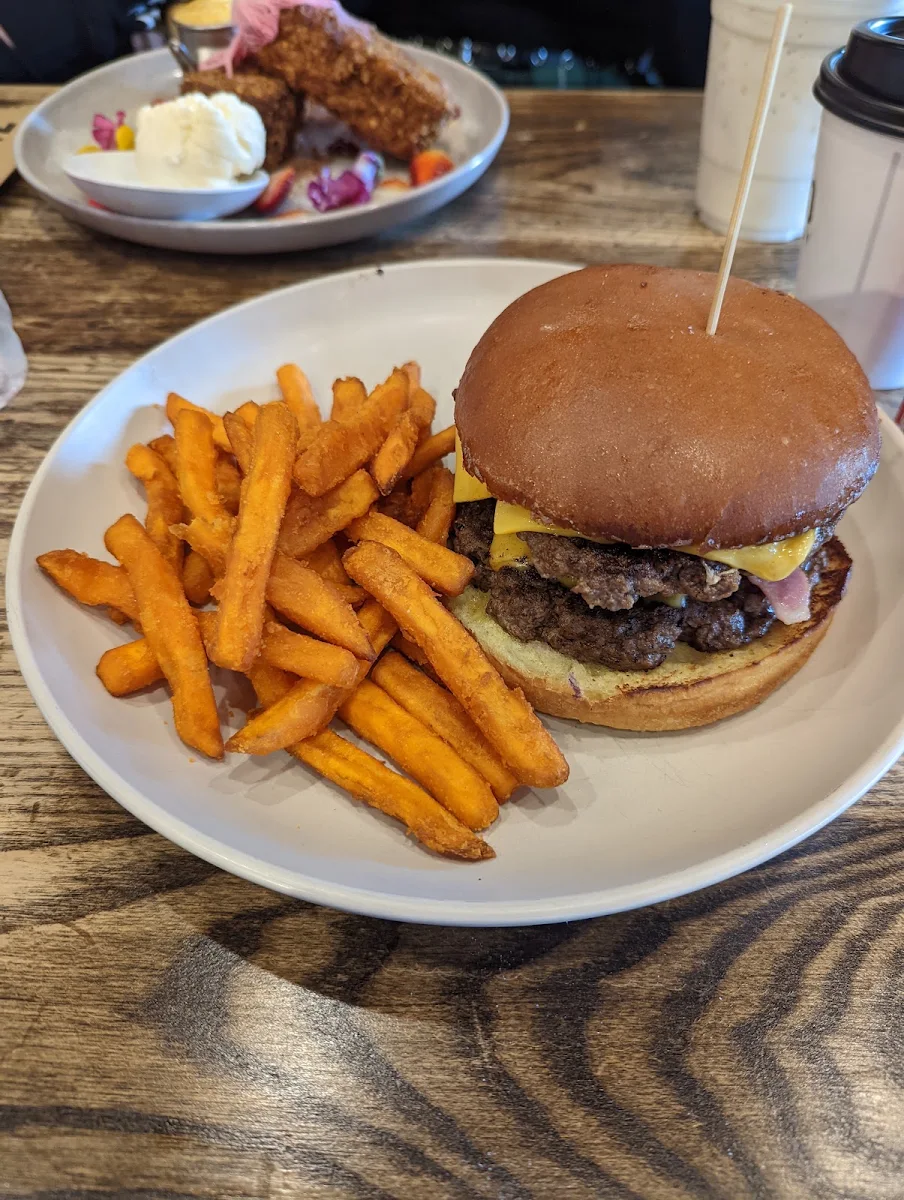 Double Beef Burger, Zitto Elizabeth