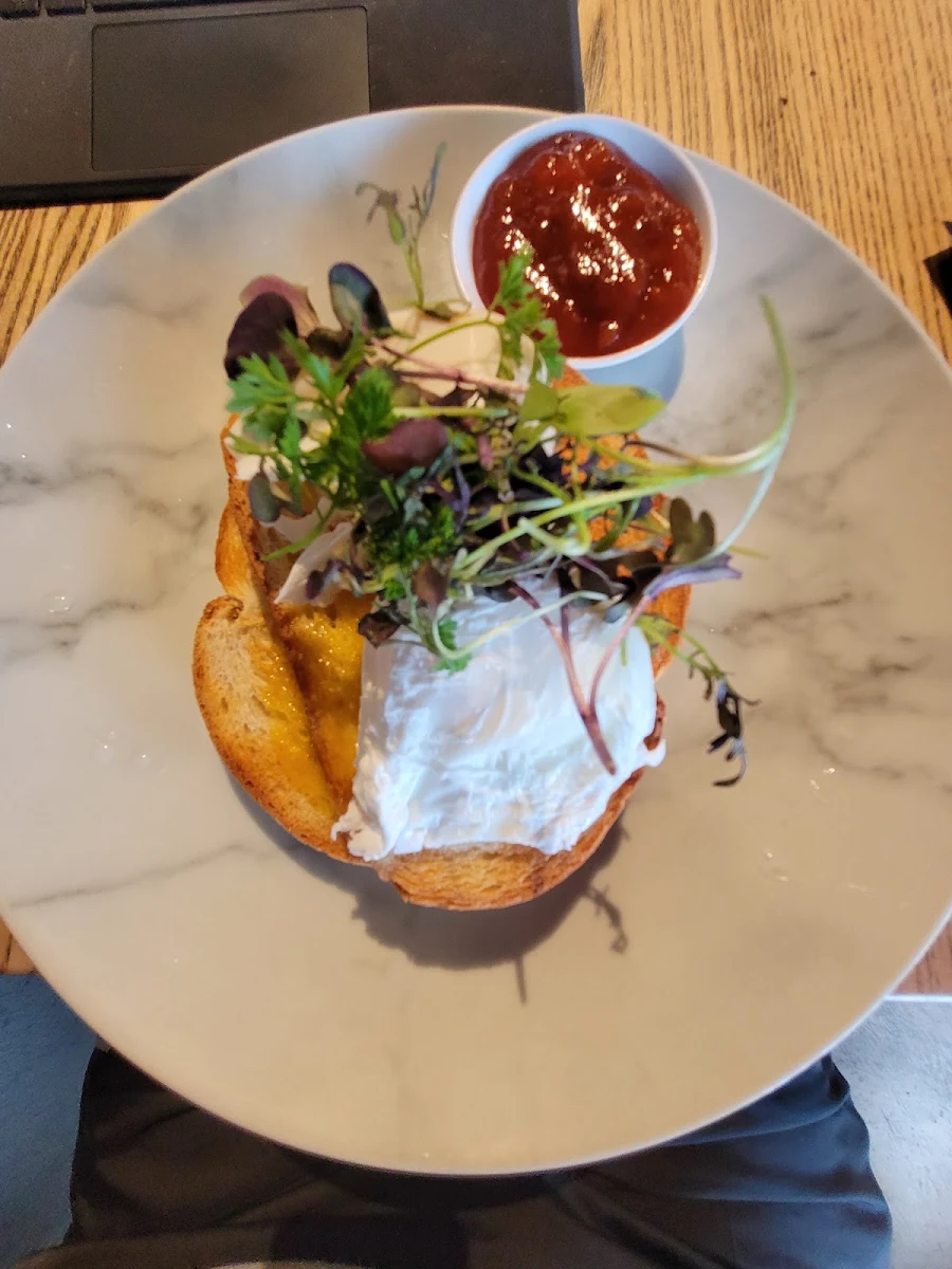Eggs Your Way, Zitto Elizabeth
