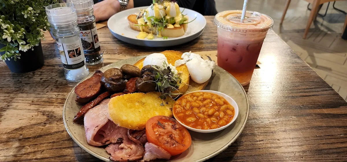 English Breakfast, Zitto Elizabeth