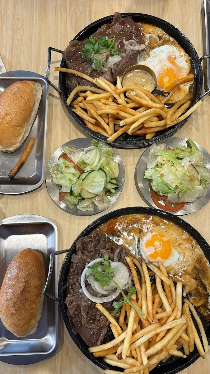 Highlights, Chảo's Bistro - Chinatown