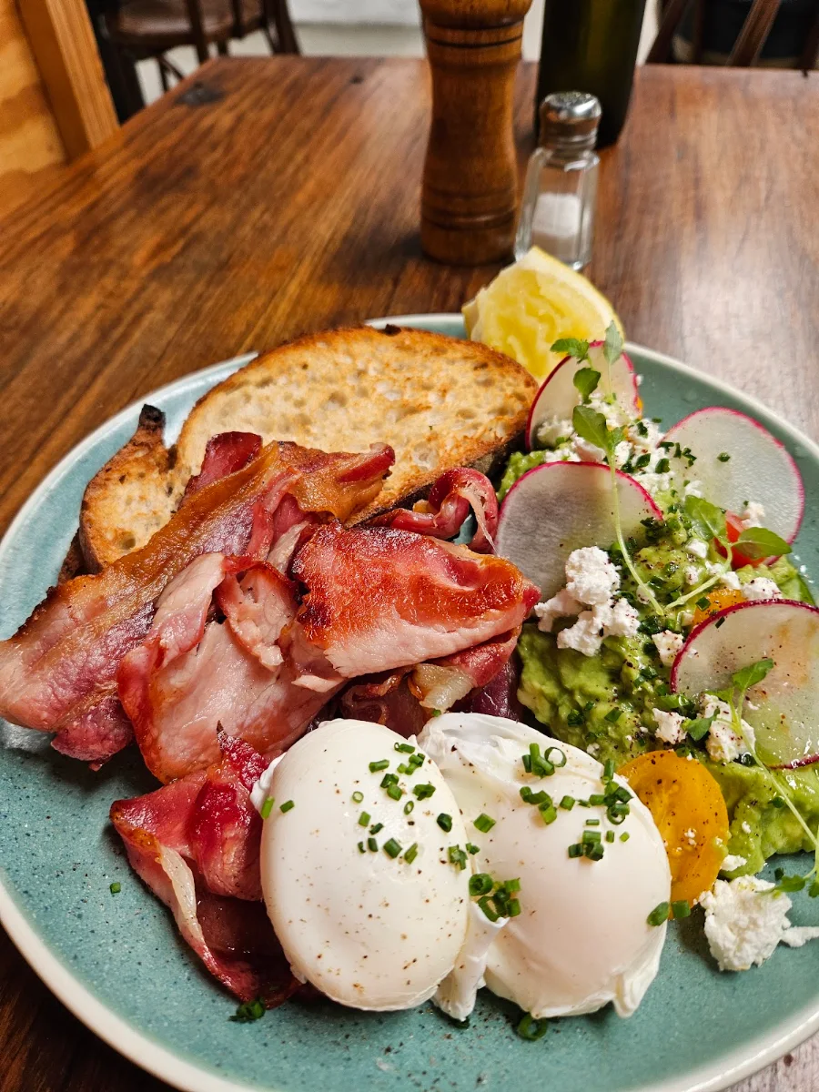 The Smashed Avo, Double Roasters Cafe