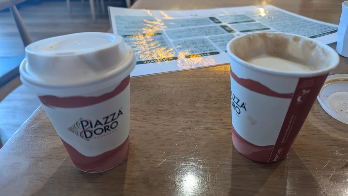 Flat White, Hale Burgers