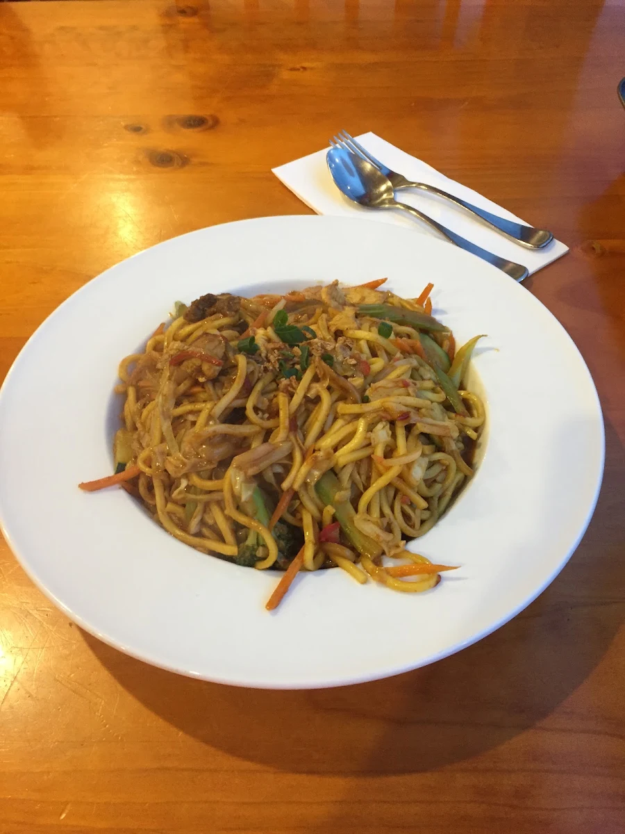 Satay Combo Chow Mein