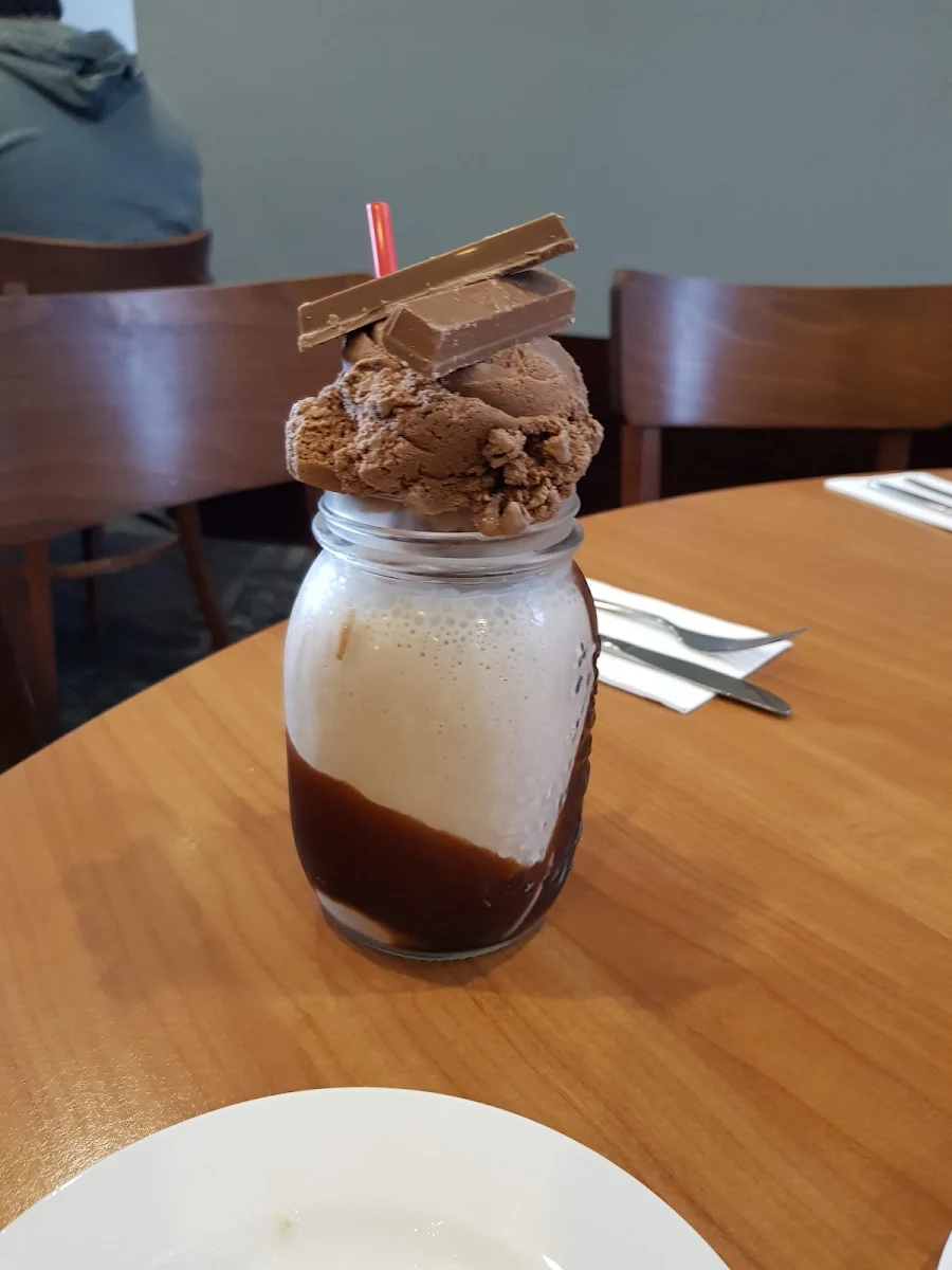 KitKat Shake, Midway Tavern