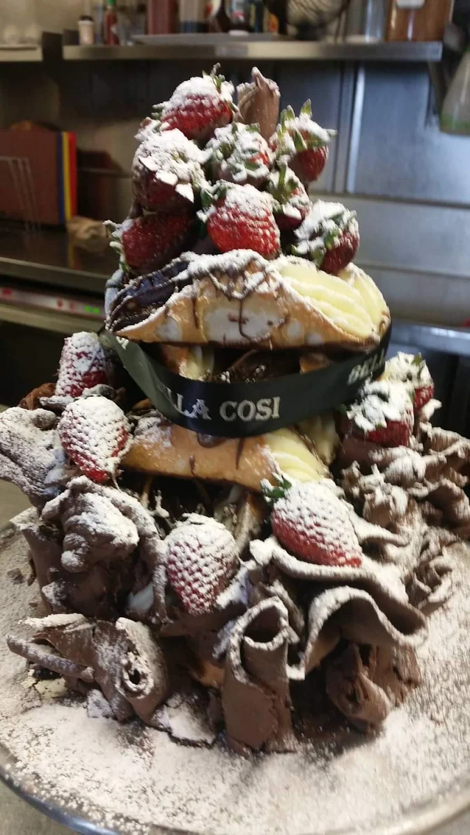 Cannoli Tower, Bella Cosi