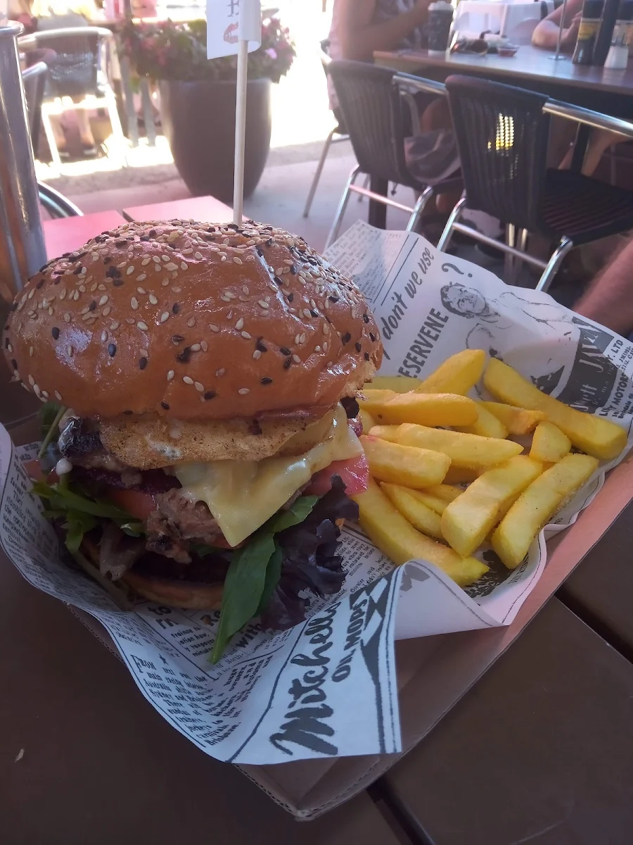 Hamburger, Mokha Cafe Woorim