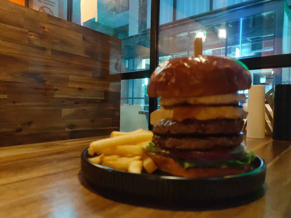 Veggie Delight Burger (V)